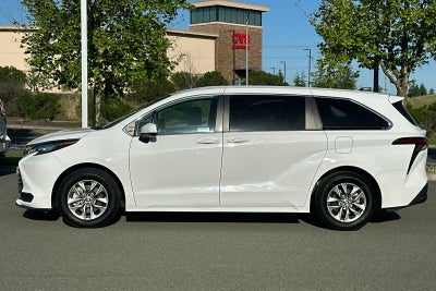2023 Toyota Sienna LE