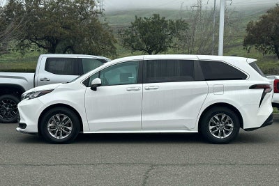 2024 Toyota Sienna LE