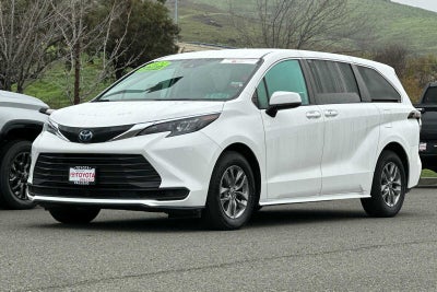2024 Toyota Sienna LE