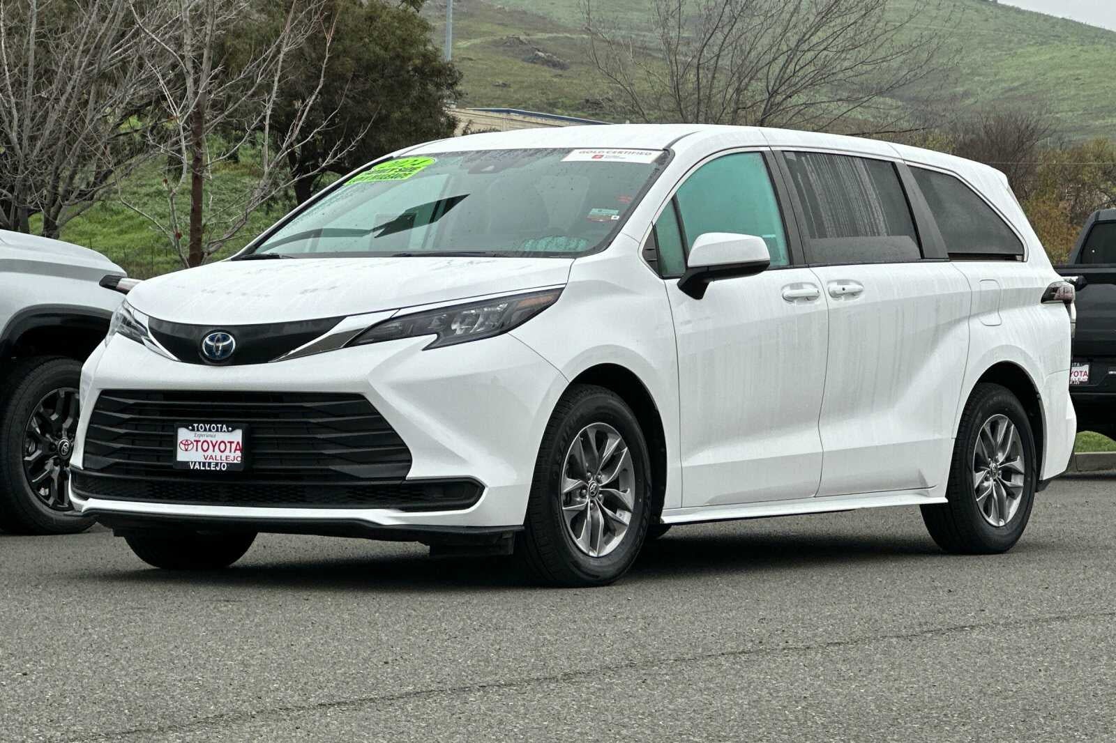 2024 Toyota Sienna LE