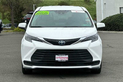 2024 Toyota Sienna LE