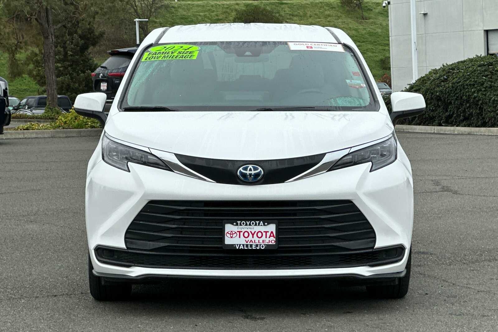 2024 Toyota Sienna LE