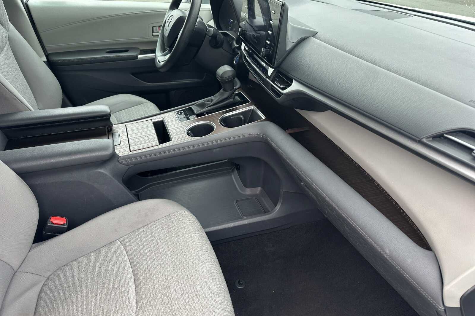 2024 Toyota Sienna LE