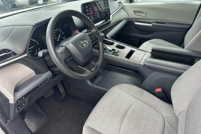 2024 Toyota Sienna LE
