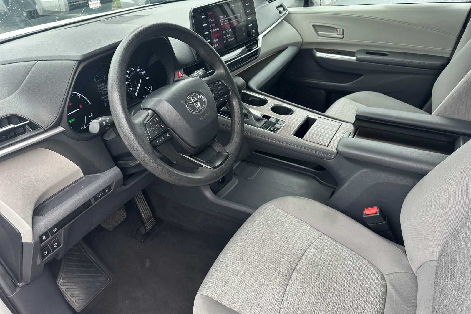 2024 Toyota Sienna LE