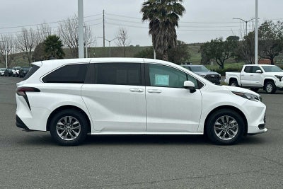 2024 Toyota Sienna LE