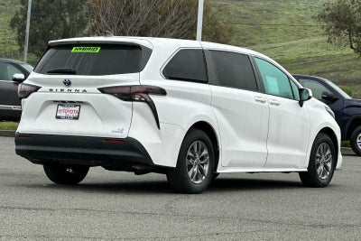 2024 Toyota Sienna LE