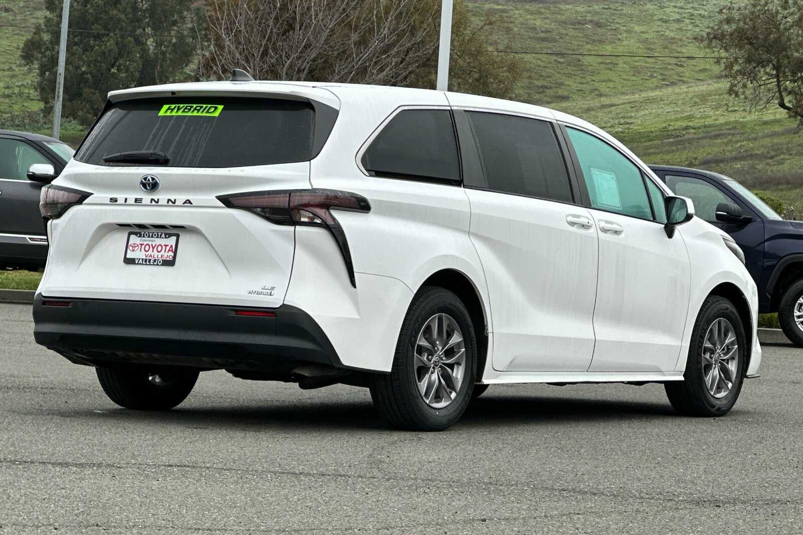 2024 Toyota Sienna LE