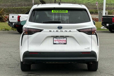 2024 Toyota Sienna LE