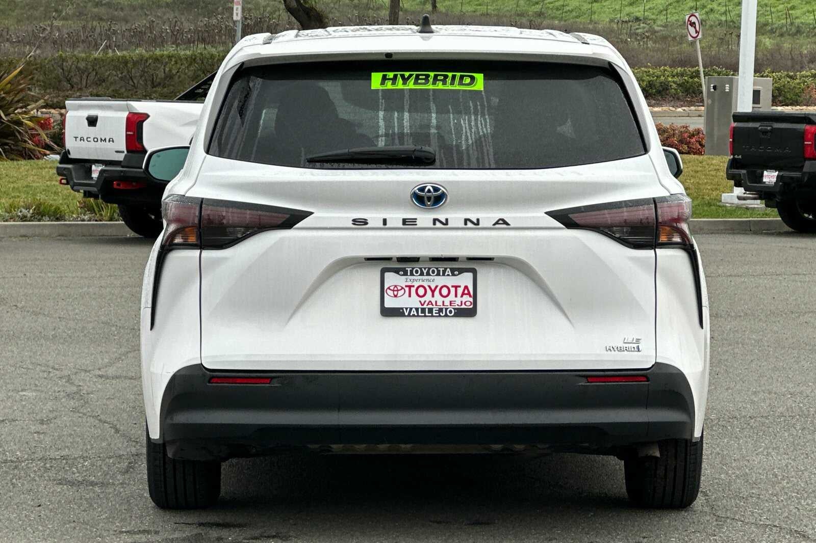 2024 Toyota Sienna LE