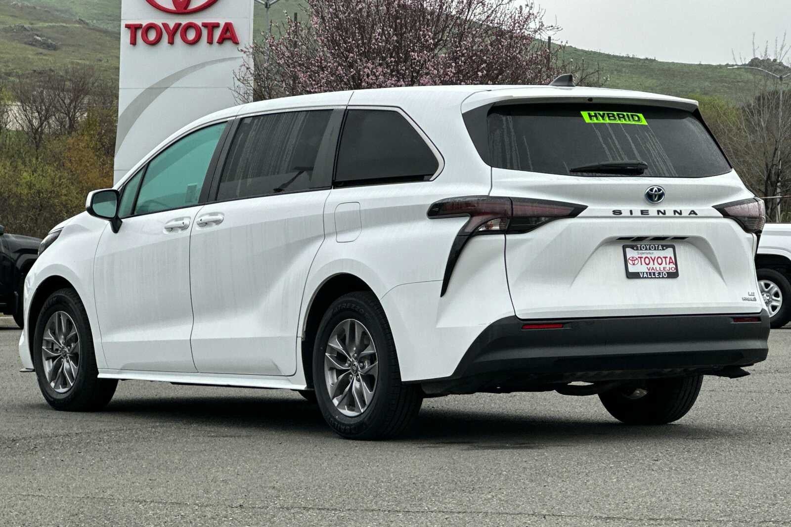2024 Toyota Sienna LE