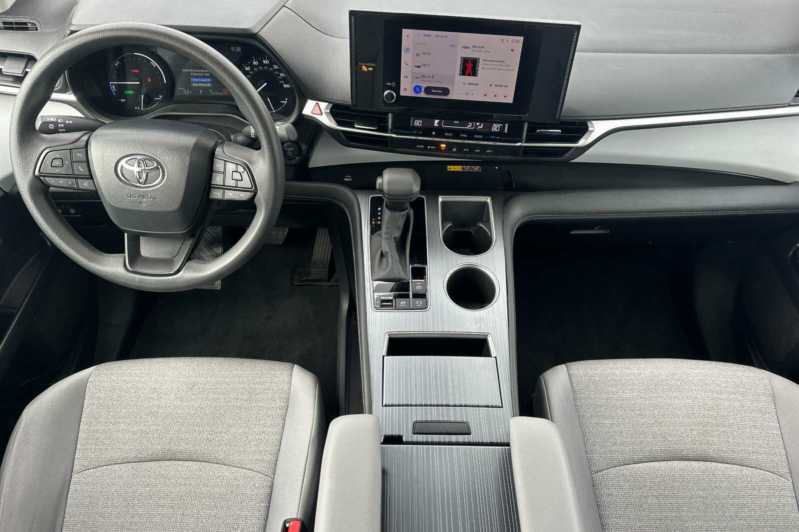 2025 Toyota Sienna LE