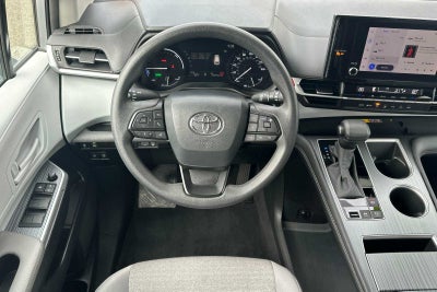 2025 Toyota Sienna LE