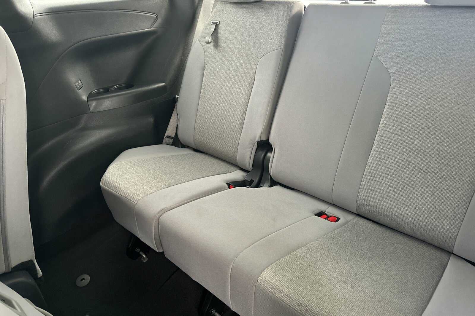 2025 Toyota Sienna LE