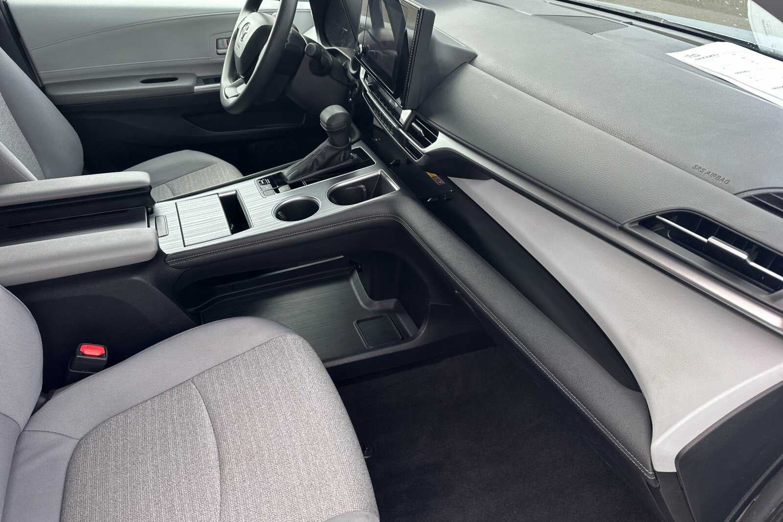 2025 Toyota Sienna LE