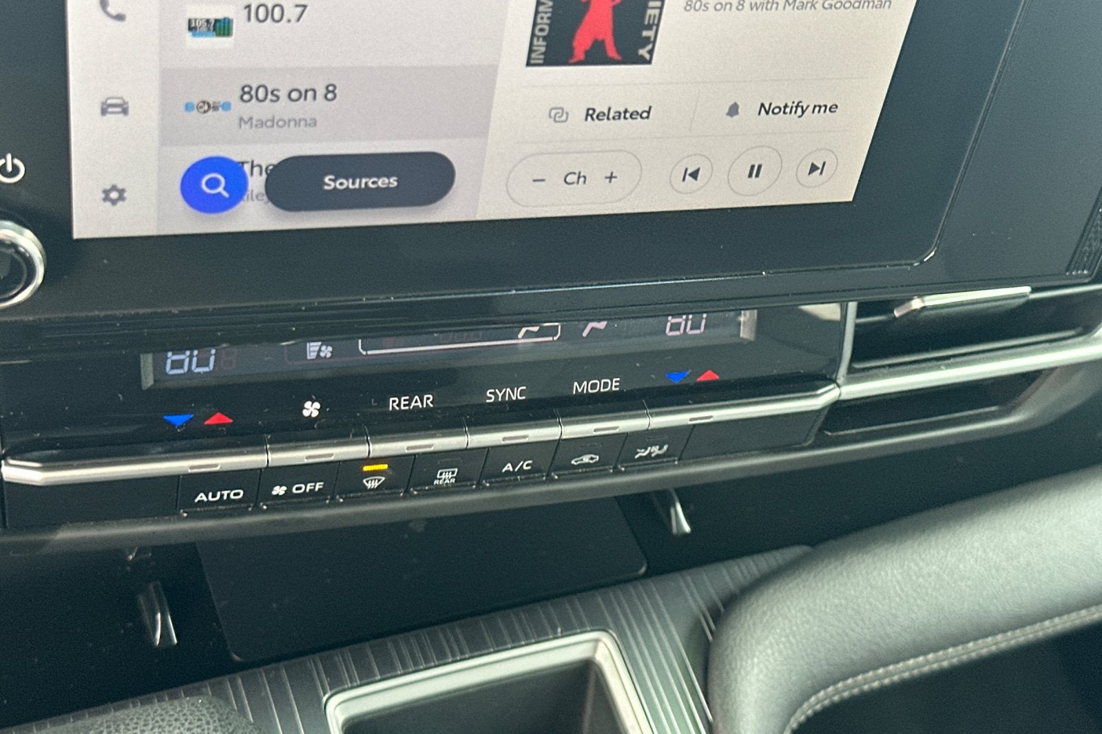 2025 Toyota Sienna LE