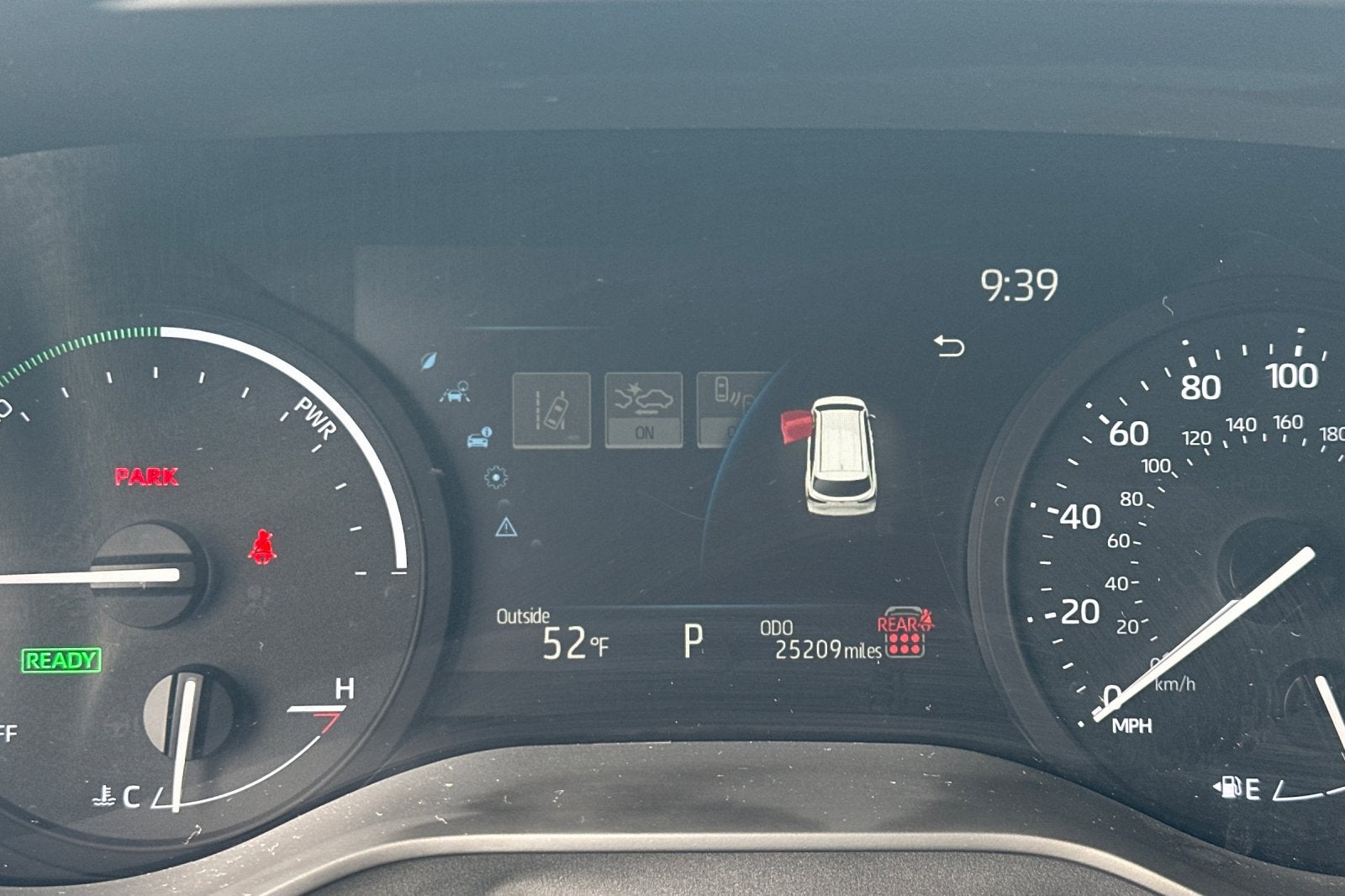 2025 Toyota Sienna LE