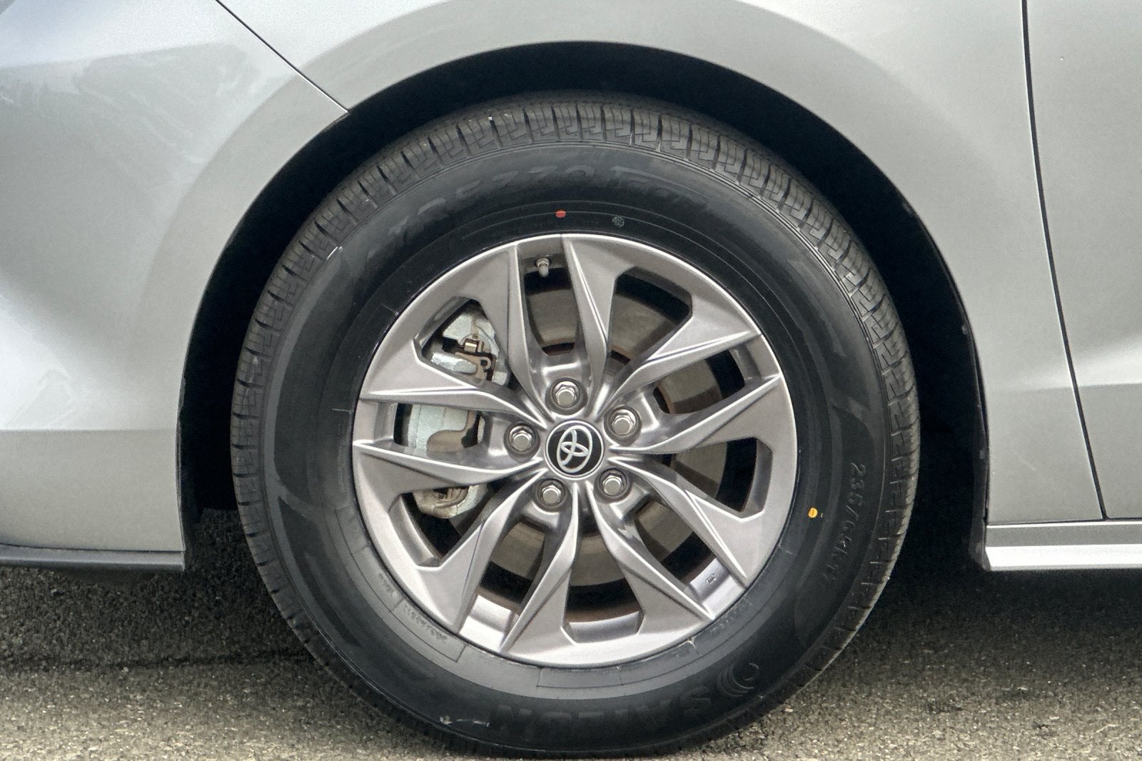 2025 Toyota Sienna LE