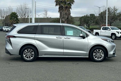 2025 Toyota Sienna LE