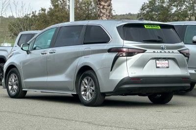 2025 Toyota Sienna LE
