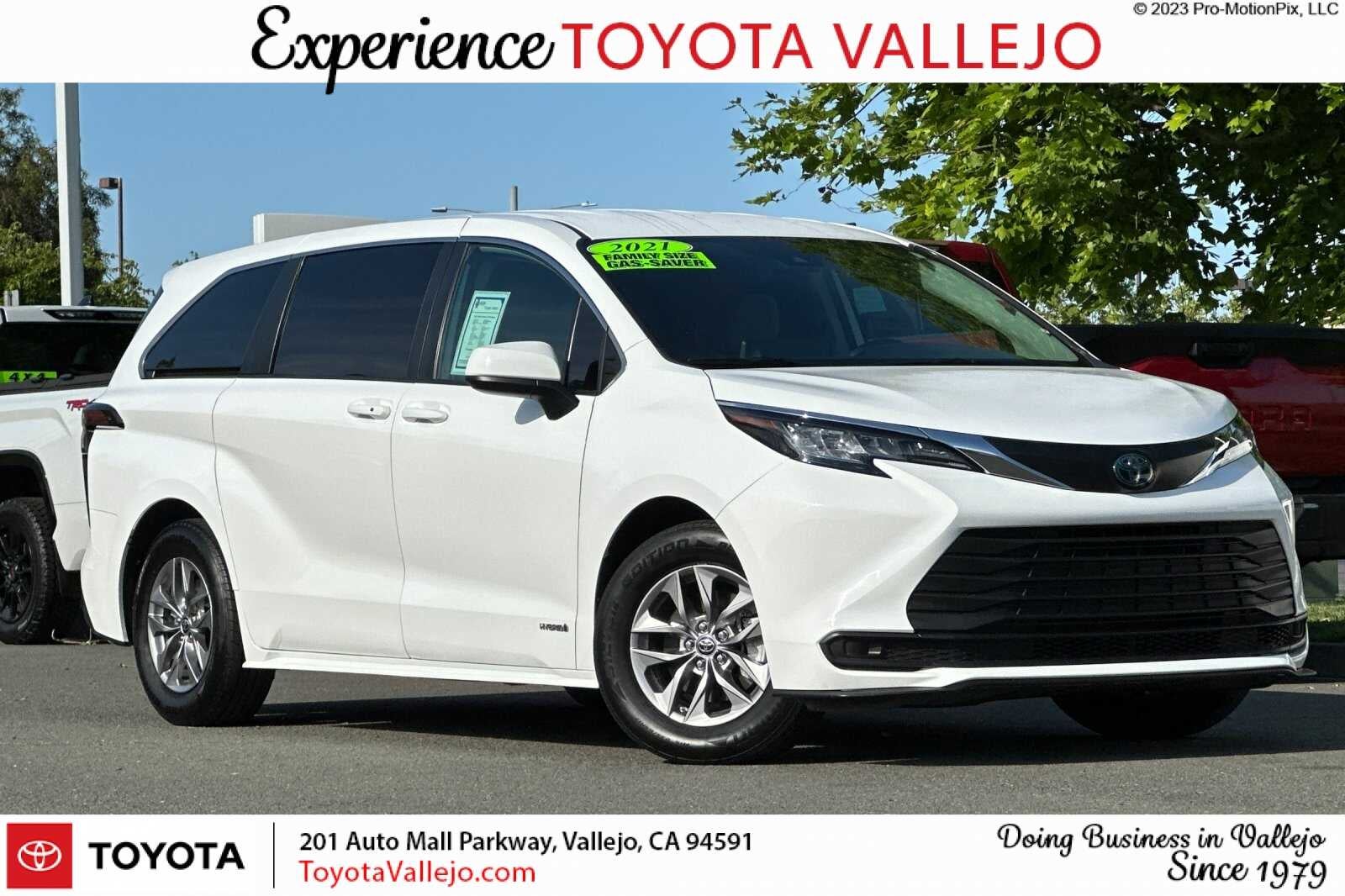 2021 Toyota Sienna LE 8-Passenger Hybrid FWD's photo