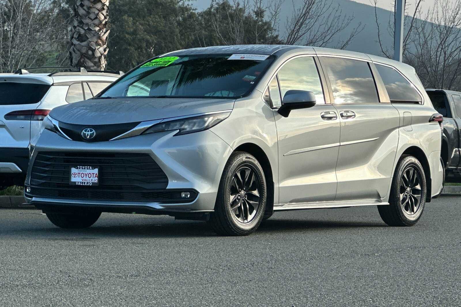 2022 Toyota Sienna LE