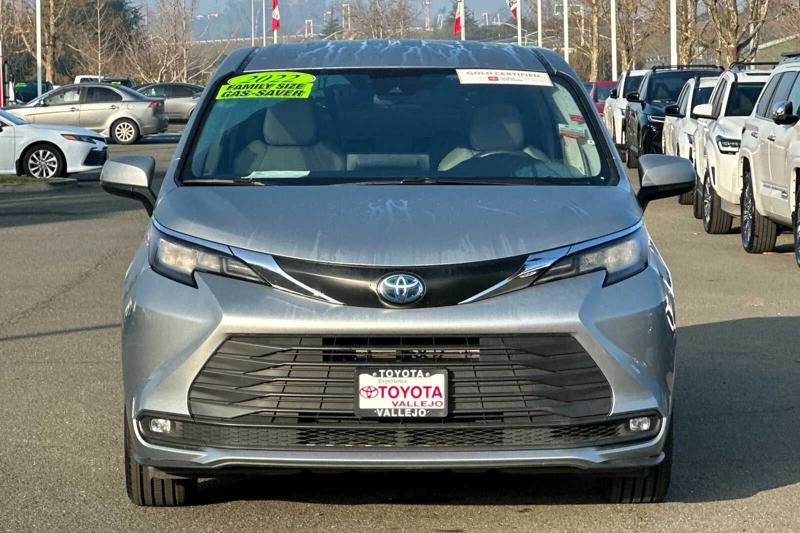 2022 Toyota Sienna LE