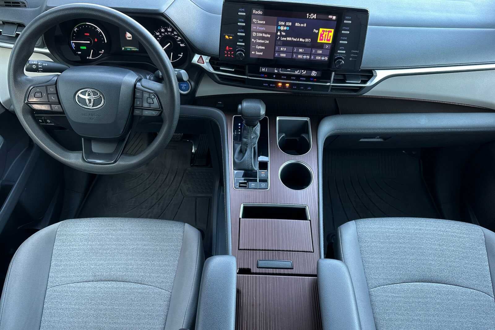 2022 Toyota Sienna LE