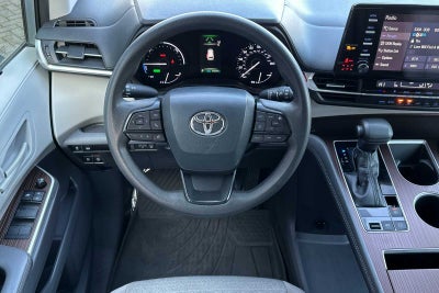2022 Toyota Sienna LE