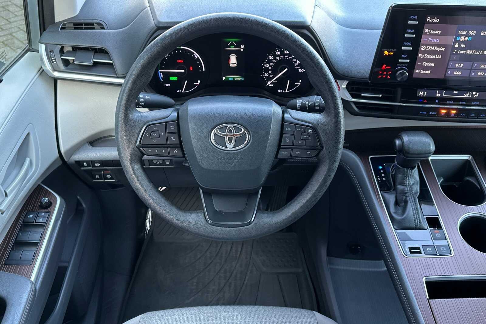 2022 Toyota Sienna LE