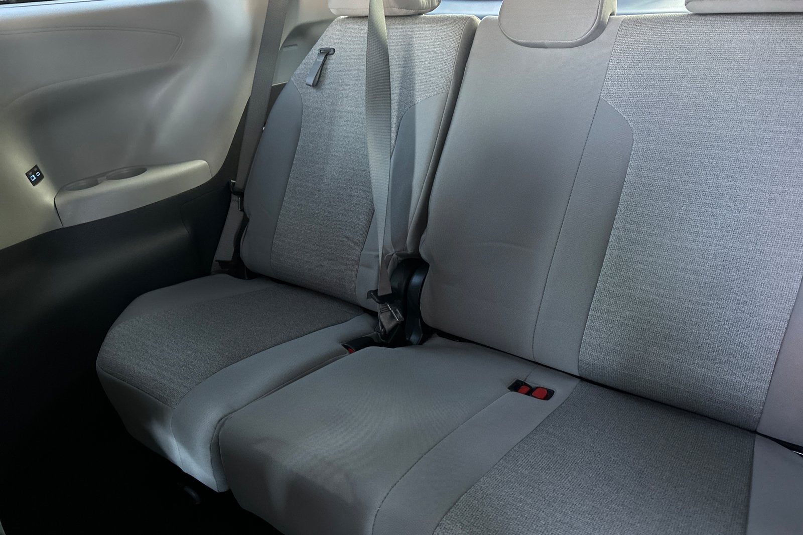 2022 Toyota Sienna LE