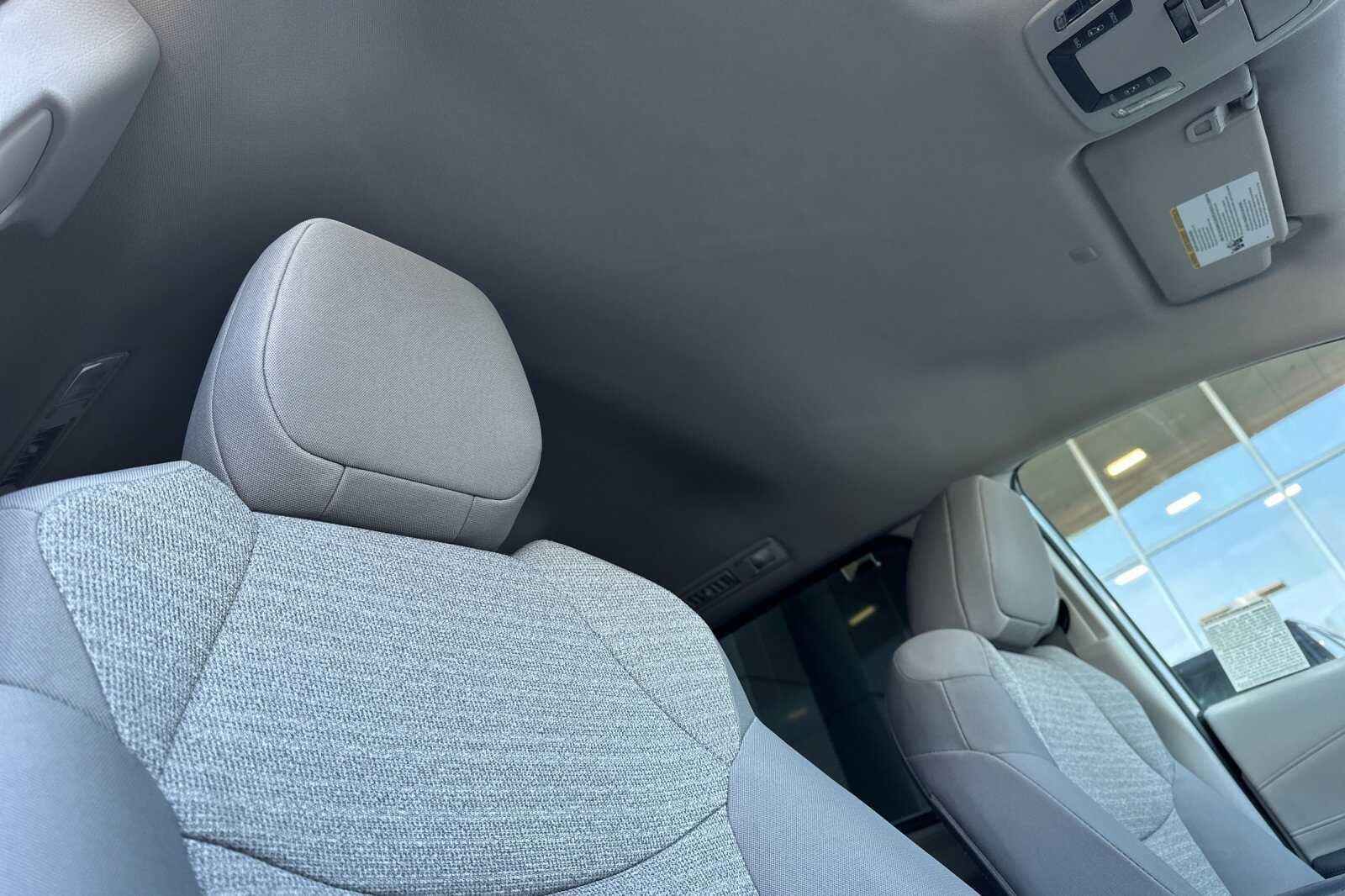 2022 Toyota Sienna LE