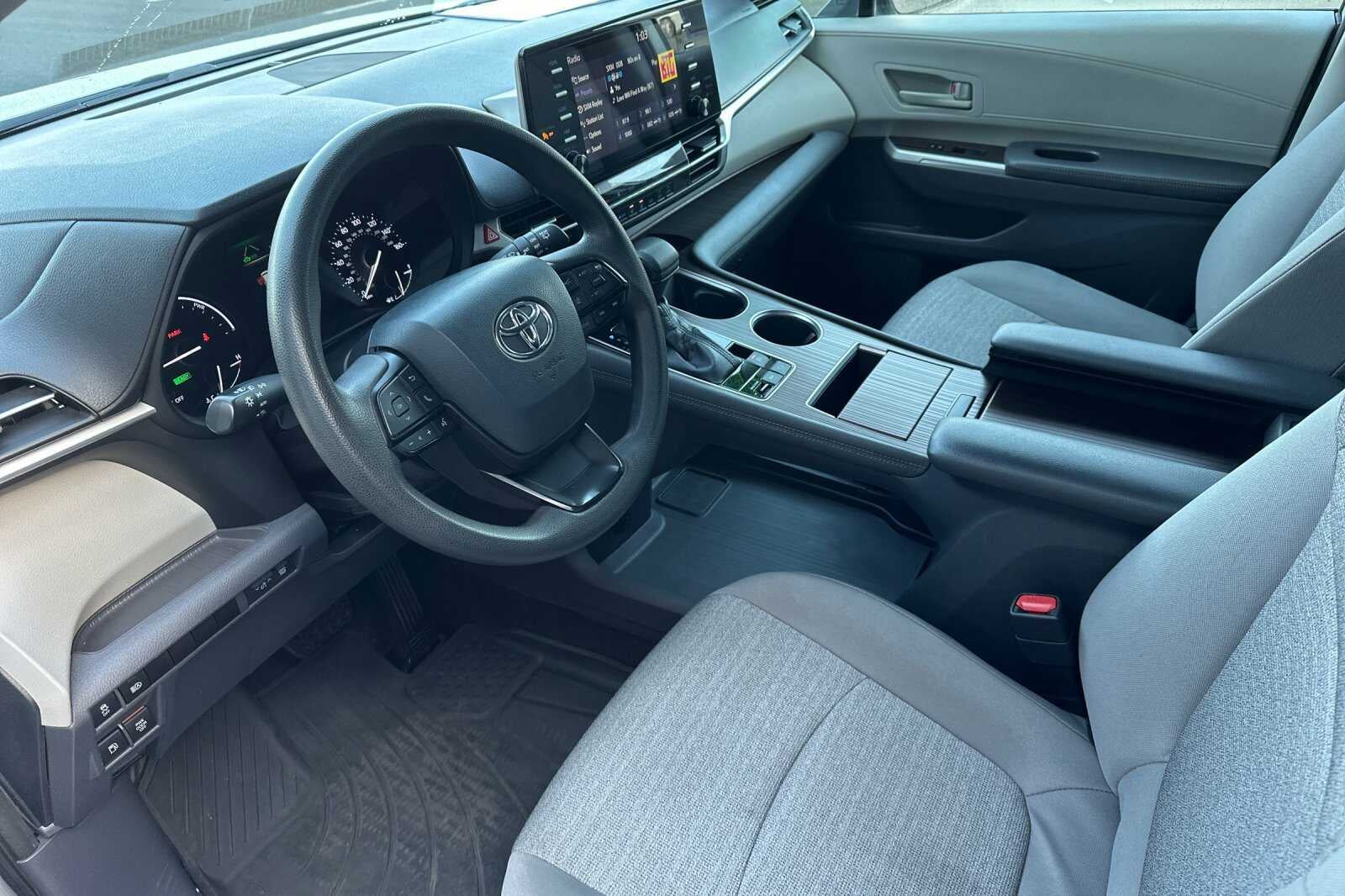 2022 Toyota Sienna LE