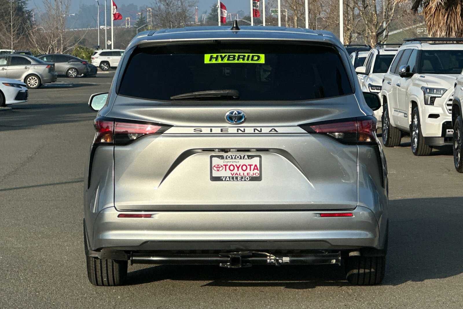 2022 Toyota Sienna LE