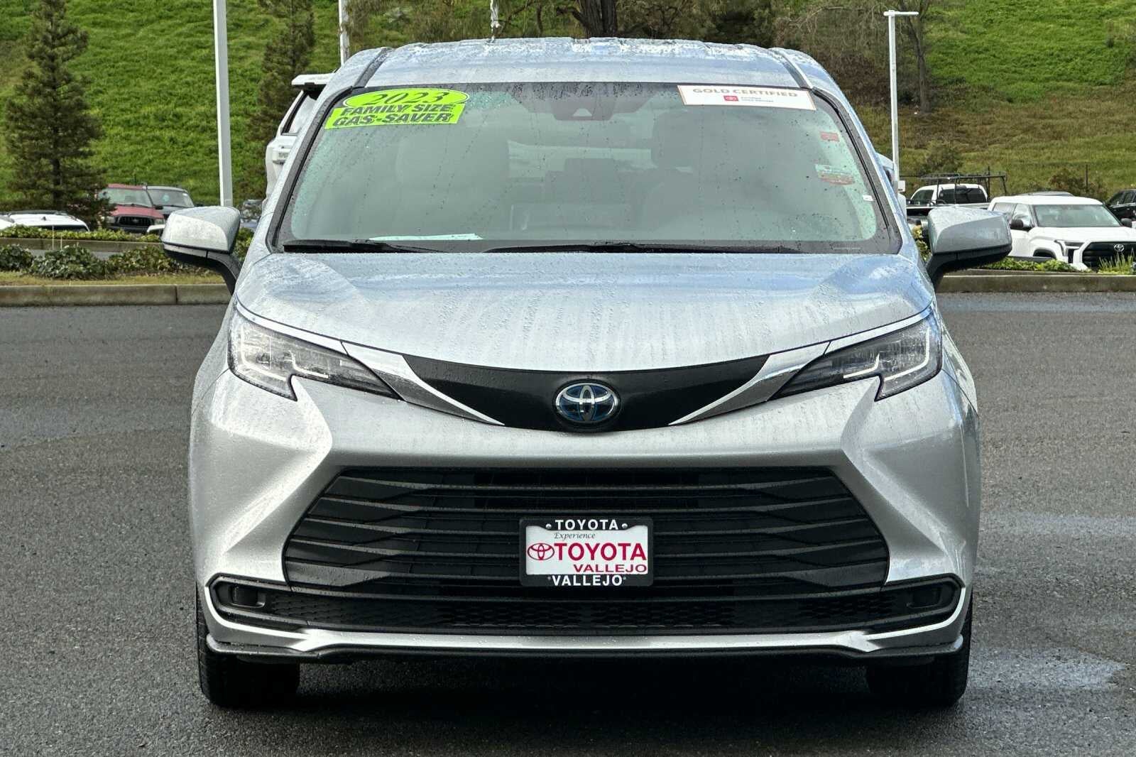 2023 Toyota Sienna LE