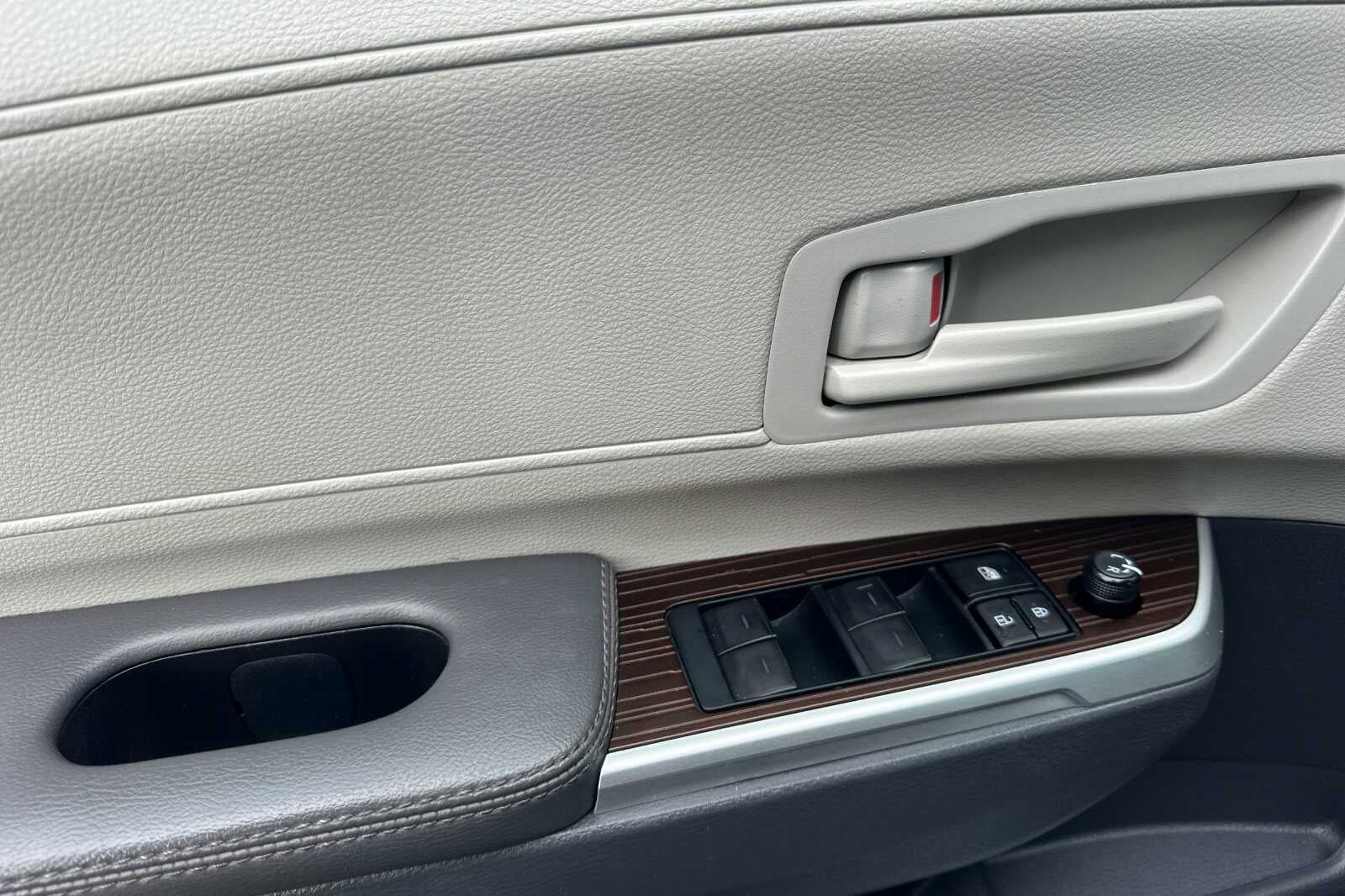 2023 Toyota Sienna LE