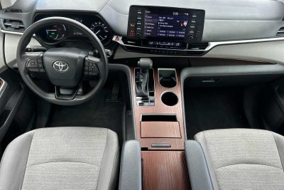 2023 Toyota Sienna LE