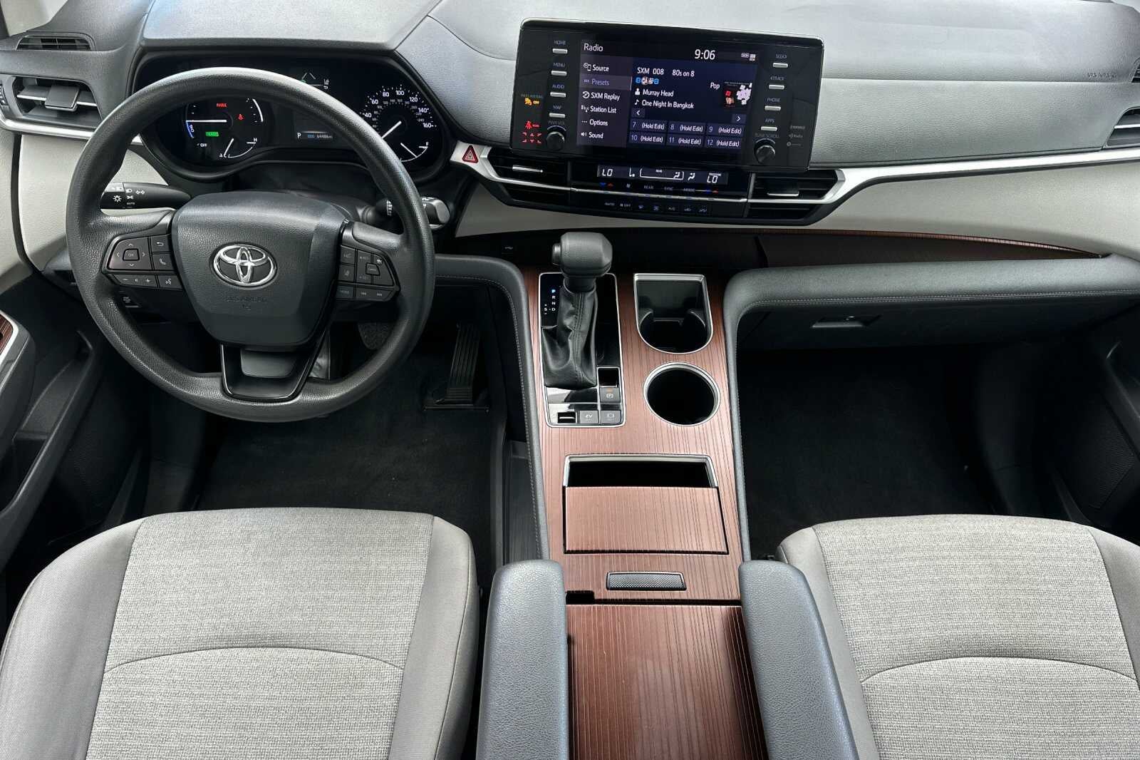 2023 Toyota Sienna LE