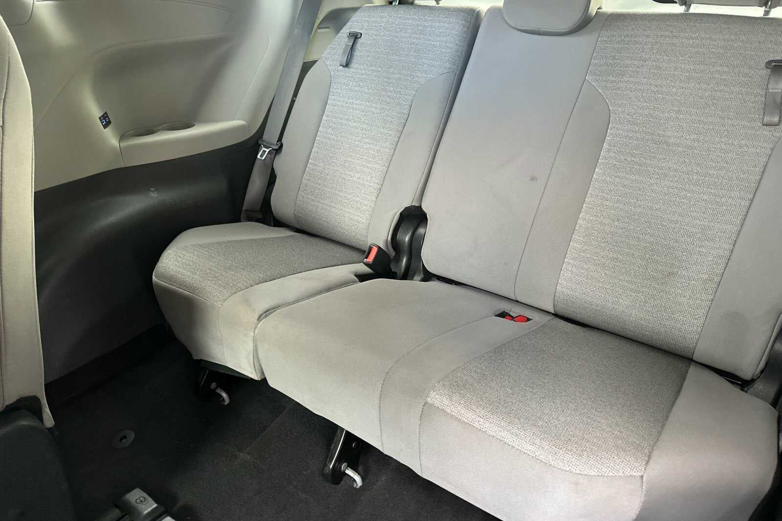 2023 Toyota Sienna LE