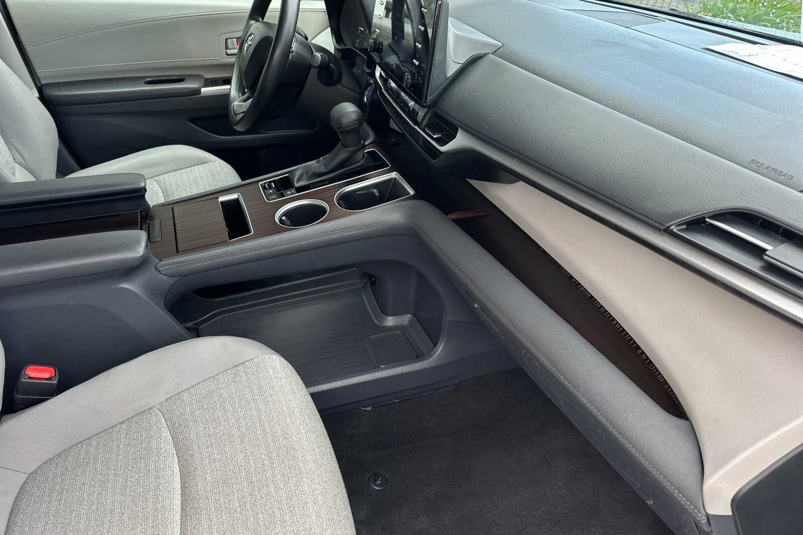 2023 Toyota Sienna LE