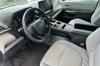 2023 Toyota Sienna LE
