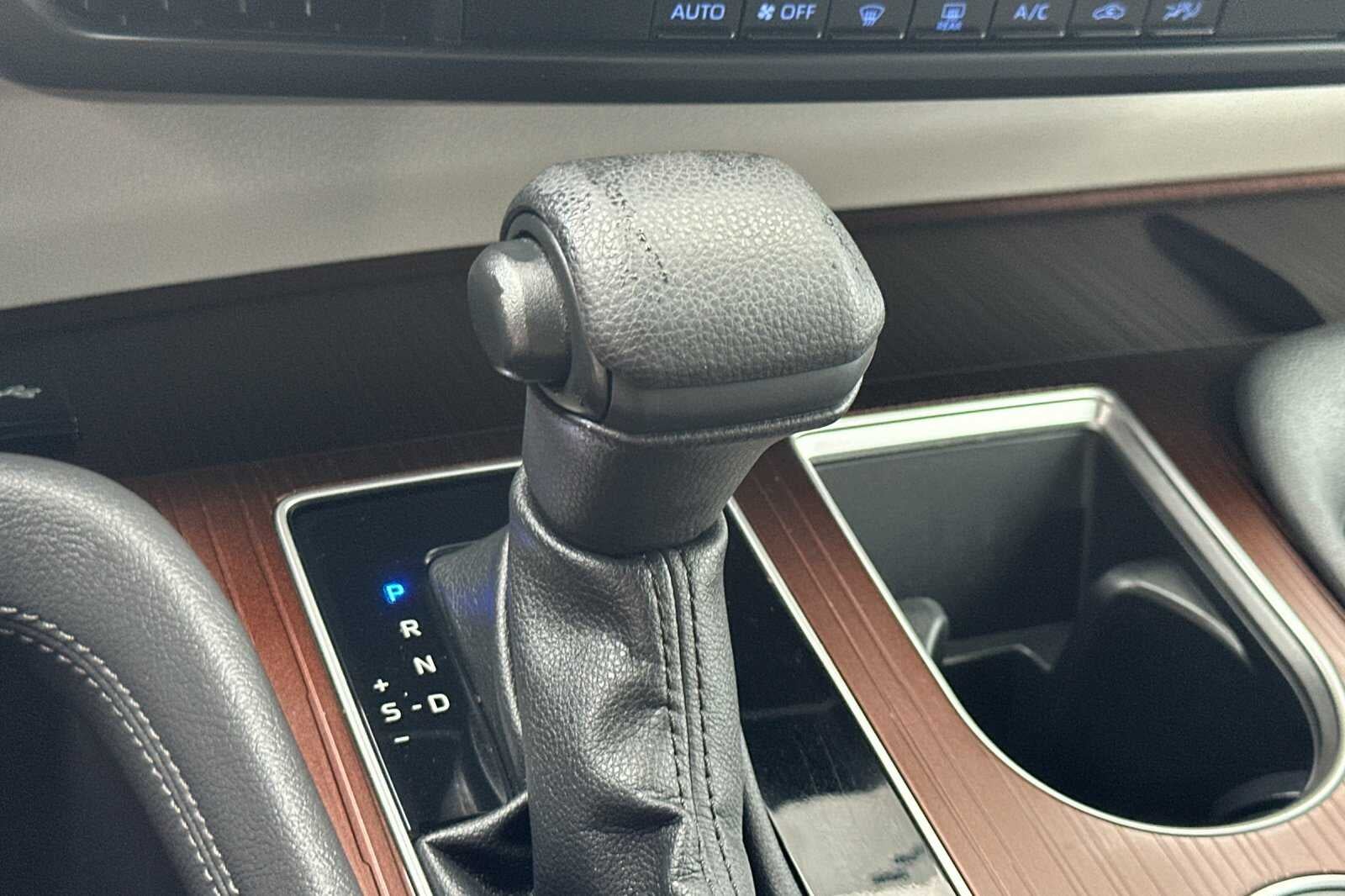 2023 Toyota Sienna LE