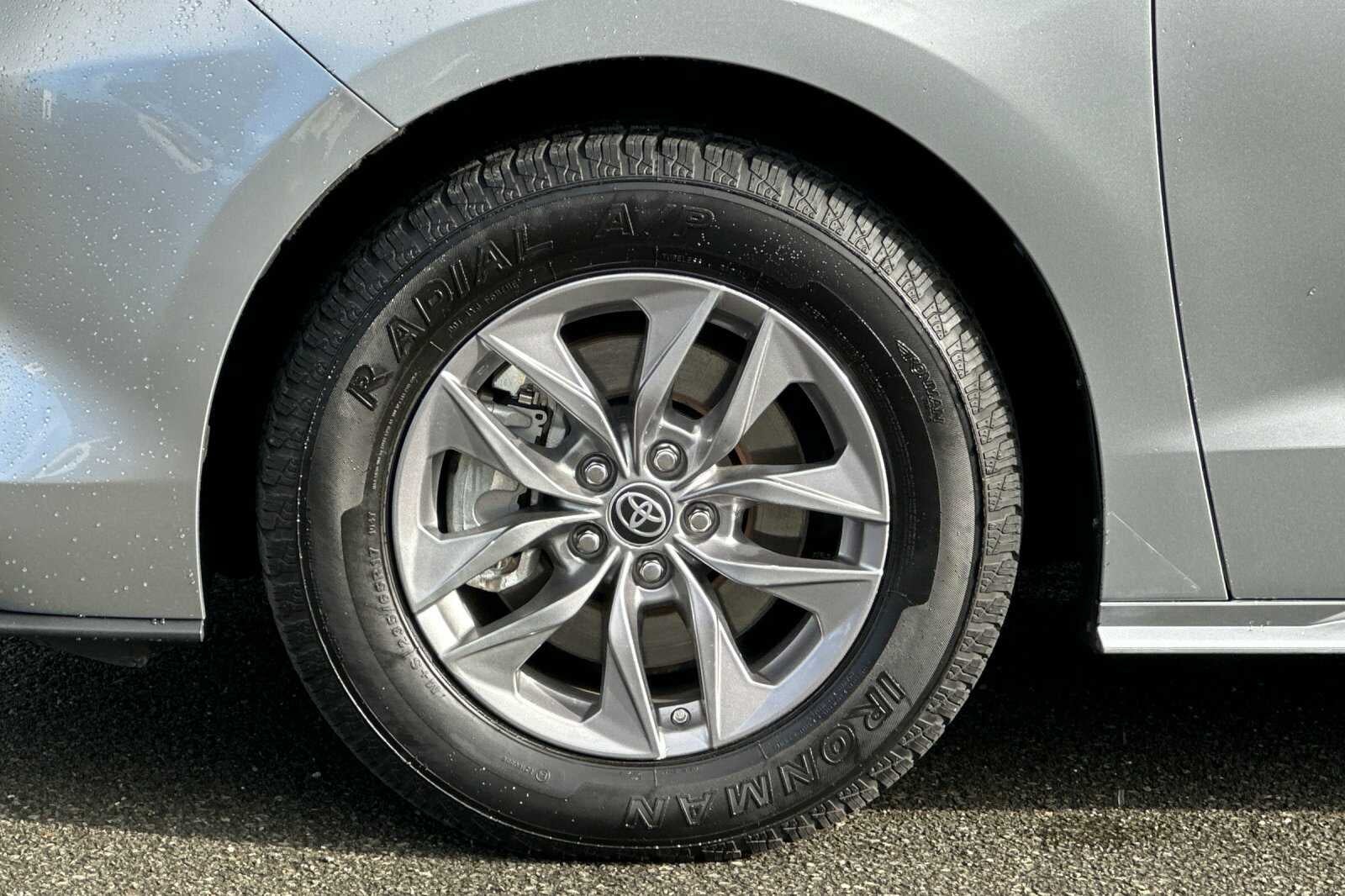 2023 Toyota Sienna LE