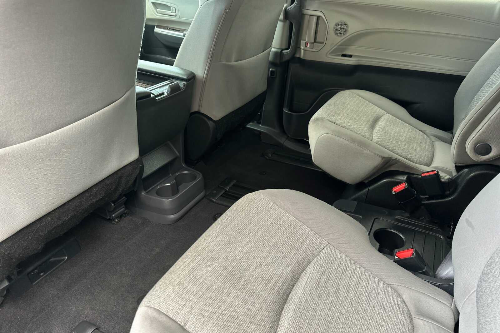 2023 Toyota Sienna LE