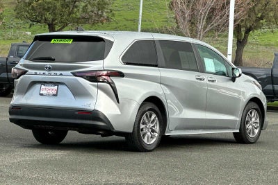2023 Toyota Sienna LE