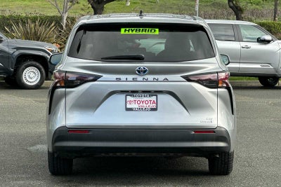2023 Toyota Sienna LE
