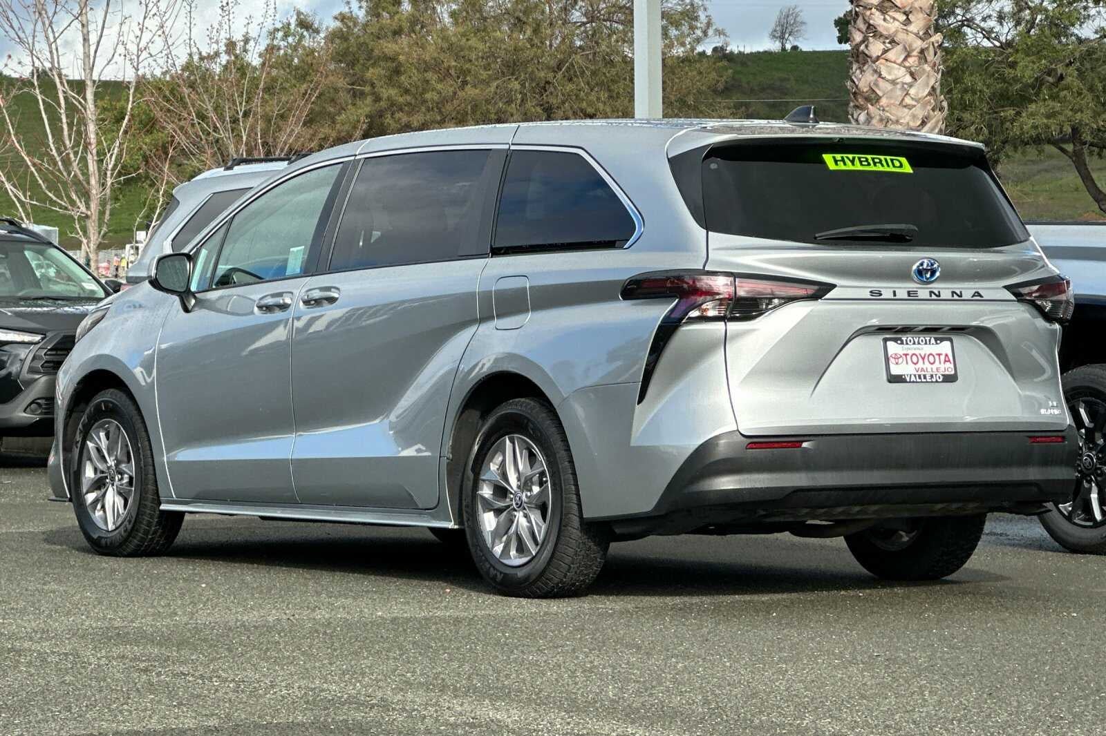 2023 Toyota Sienna LE