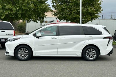 2024 Toyota Sienna LE