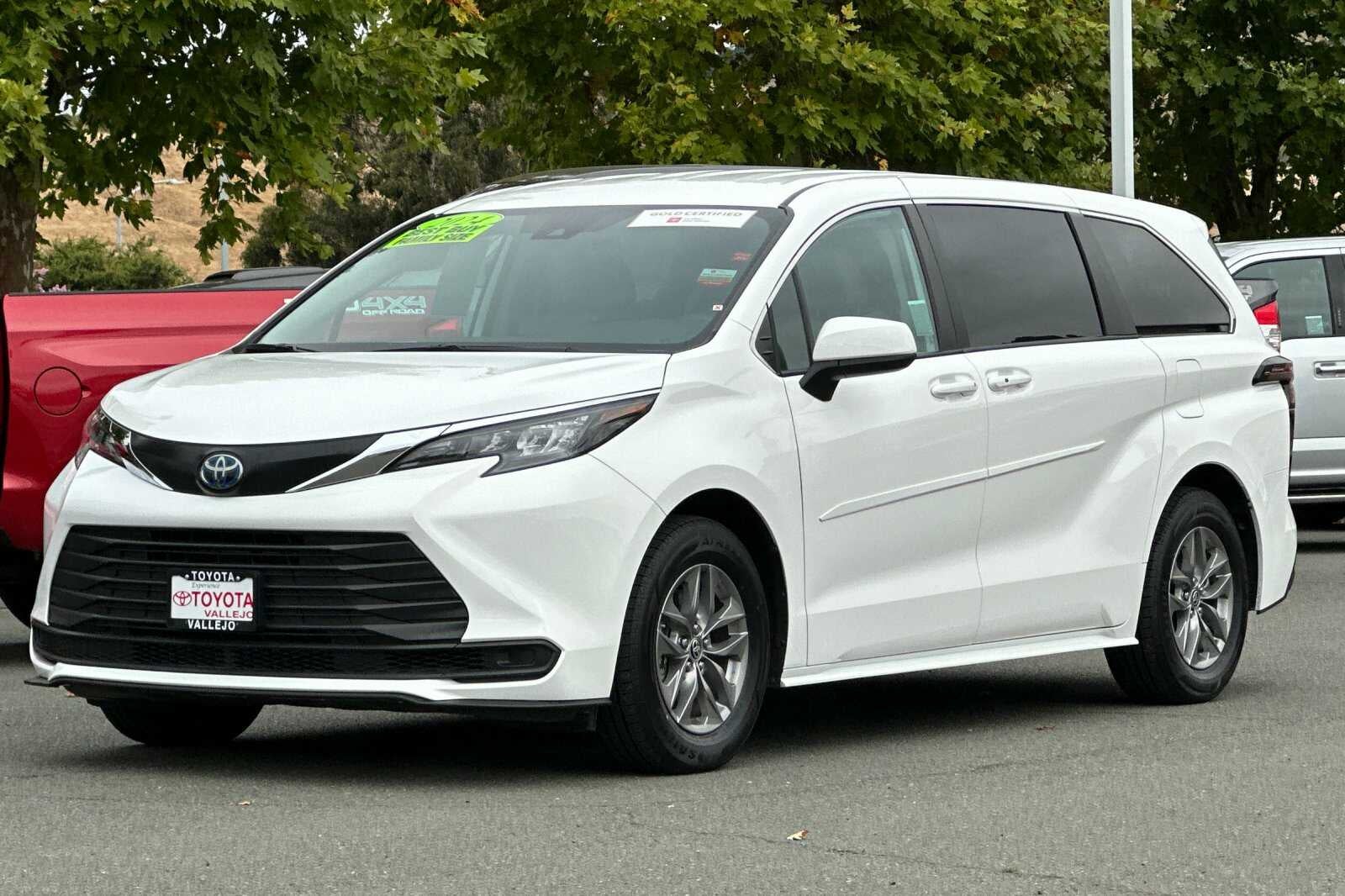 2024 Toyota Sienna LE