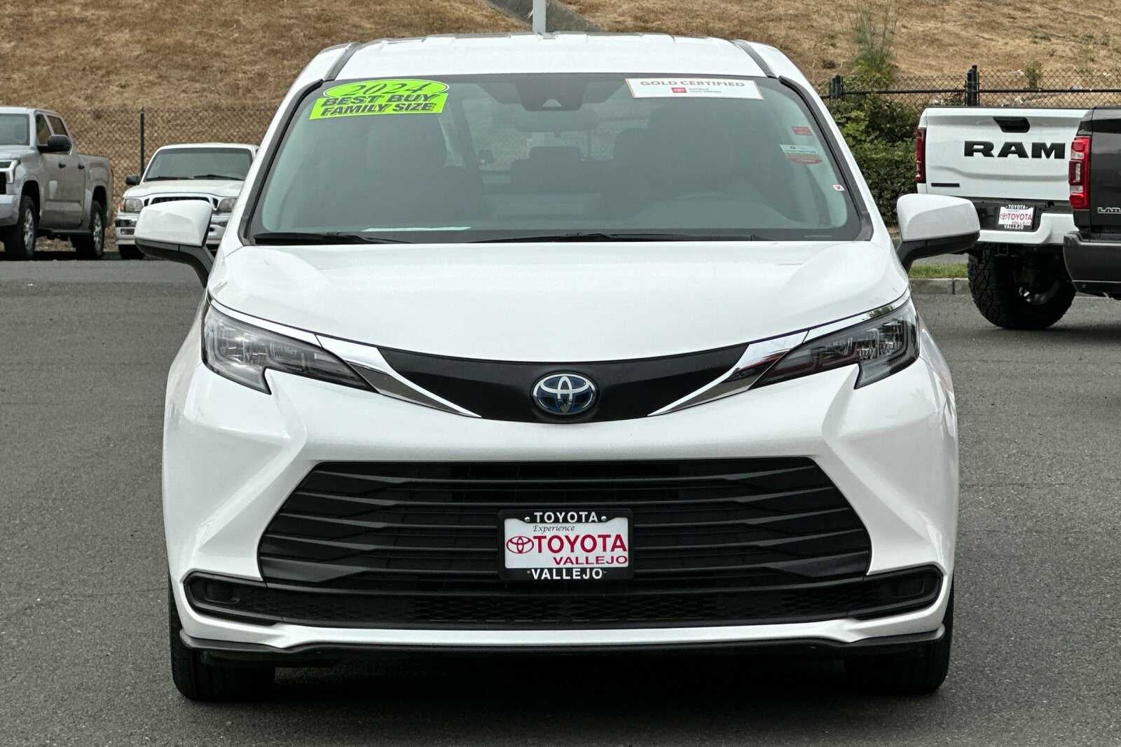 2024 Toyota Sienna LE